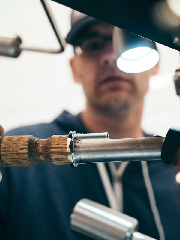 VSport官方APP下载界面展示在手机屏幕上