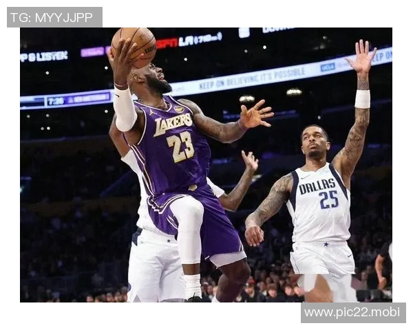 随着开拓者大胜、雄鹿胜雷霆、湖人终结连败、NBA最新积分榜如下